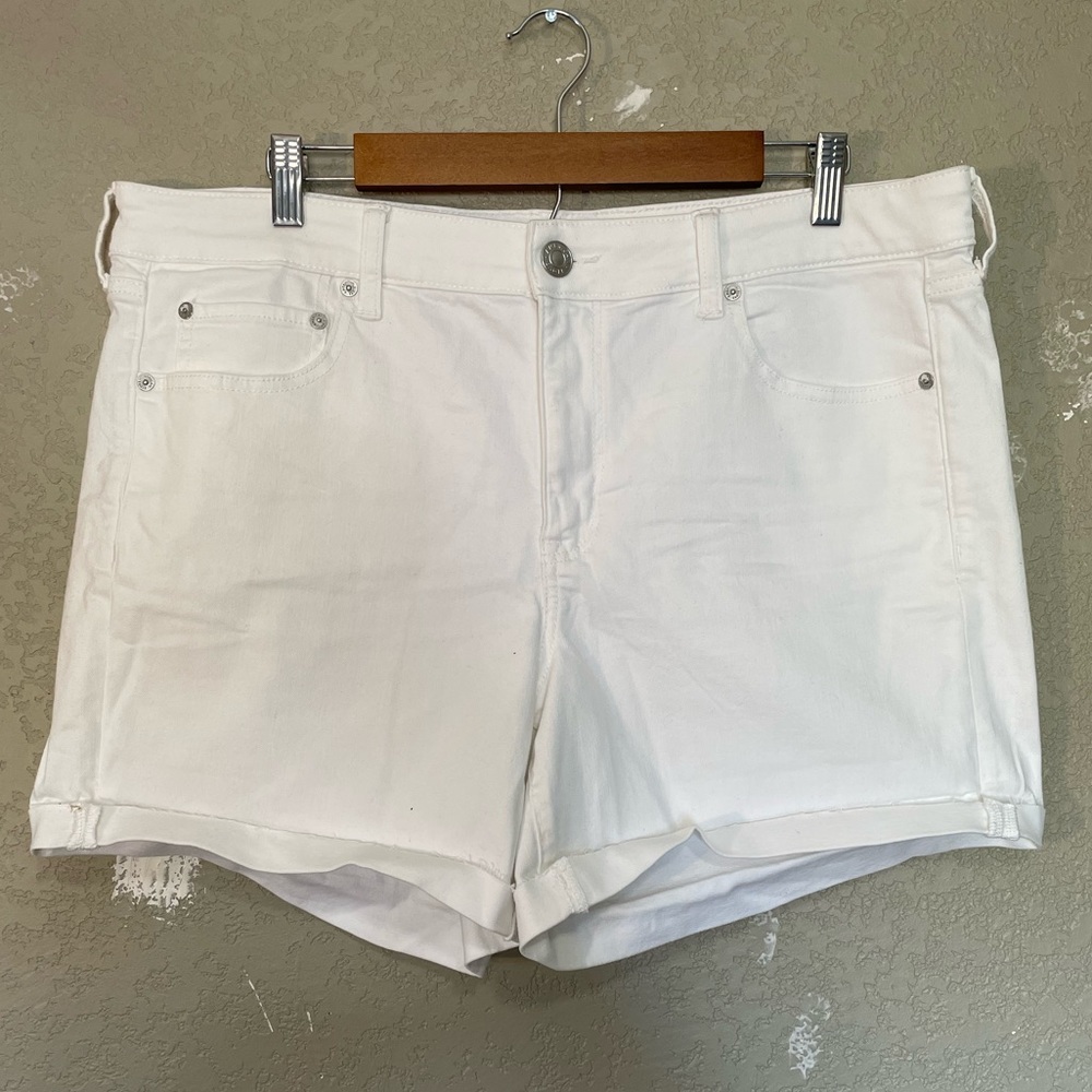 AMERICAN EAGLE SUPER STRETCH SHORTS